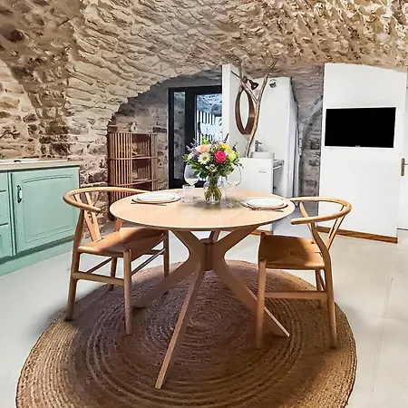 Apartment Balneo Avec Coin Nuit En Coeur Historique